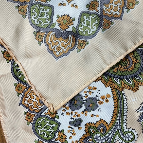 Vintage Berkshire scarf 26x26 acetate scarf - Picture 3 of 4